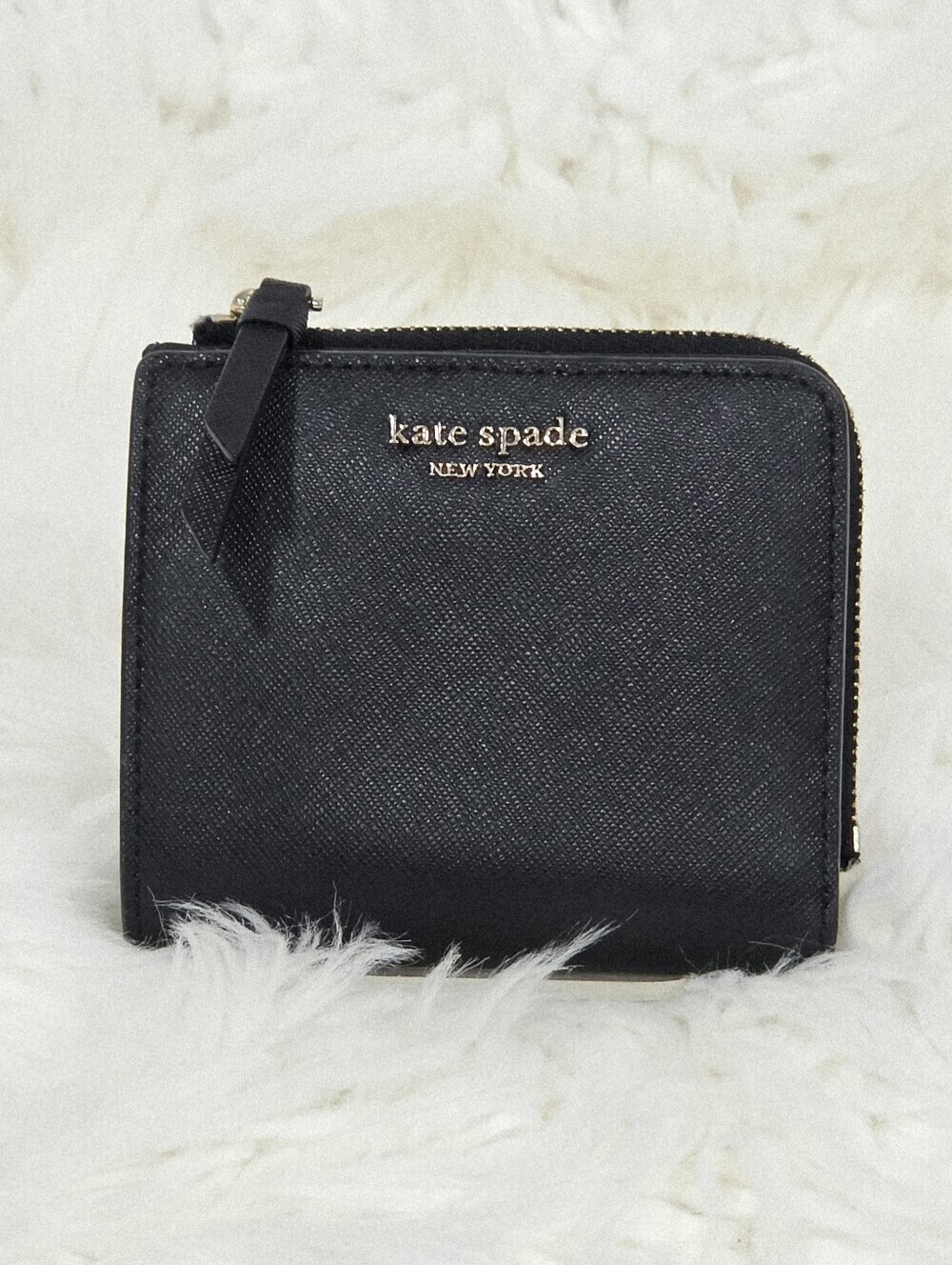 Kate Spade New York Black Leather Bifold Wallet Zip Coin ID Card Holder